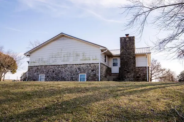 20081 Spring Hill RD, Parsons, KS 67357