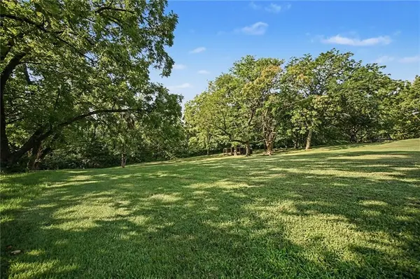 6501 NW Valley View DR, Parkville, MO 64152