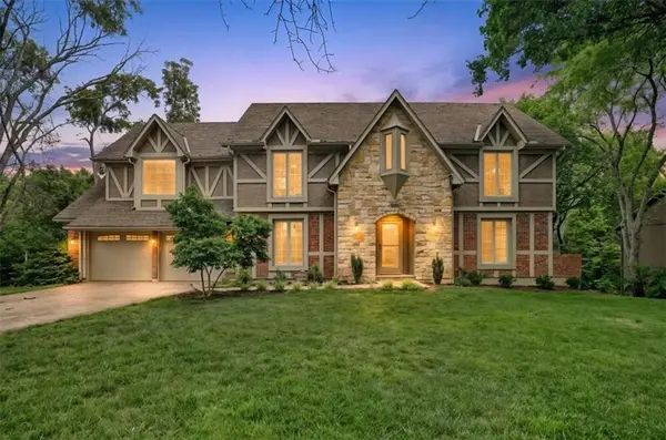 15819 Overbrook LN, Overland Park, KS 66224