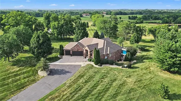 4808 NE. 137th ST, Smithville, MO 64089