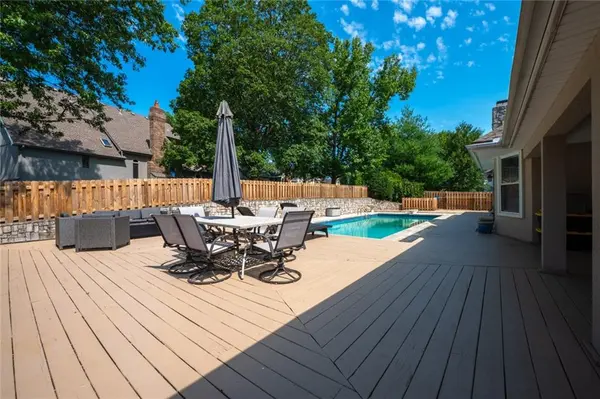 7000 N Agnes ST, Gladstone, MO 64119