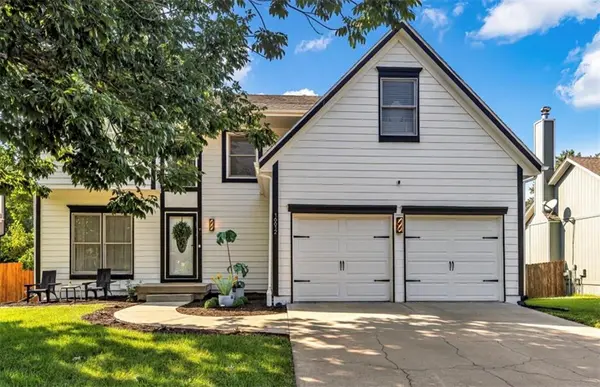 16612 W 154 ST, Olathe, KS 66062
