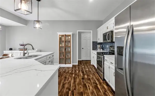 16612 W 154 ST, Olathe, KS 66062