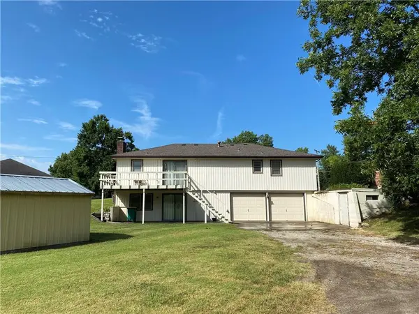 3 East TER, Paola, KS 66071