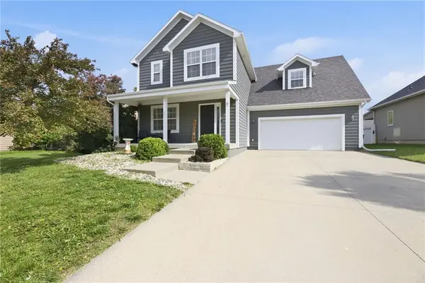 8 Westwood CIR, Ottawa, KS 66067