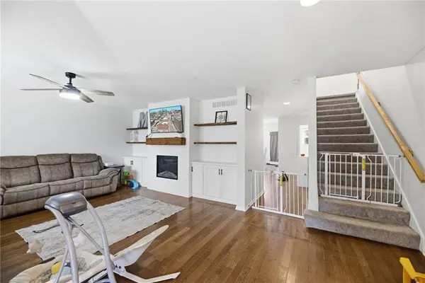 8 Westwood CIR, Ottawa, KS 66067