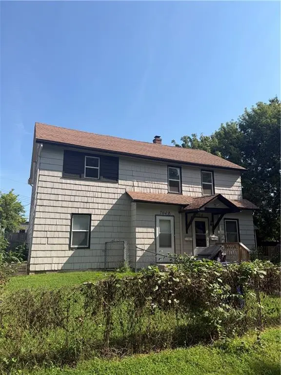704 Rhodes AVE, Grandview, MO 64030
