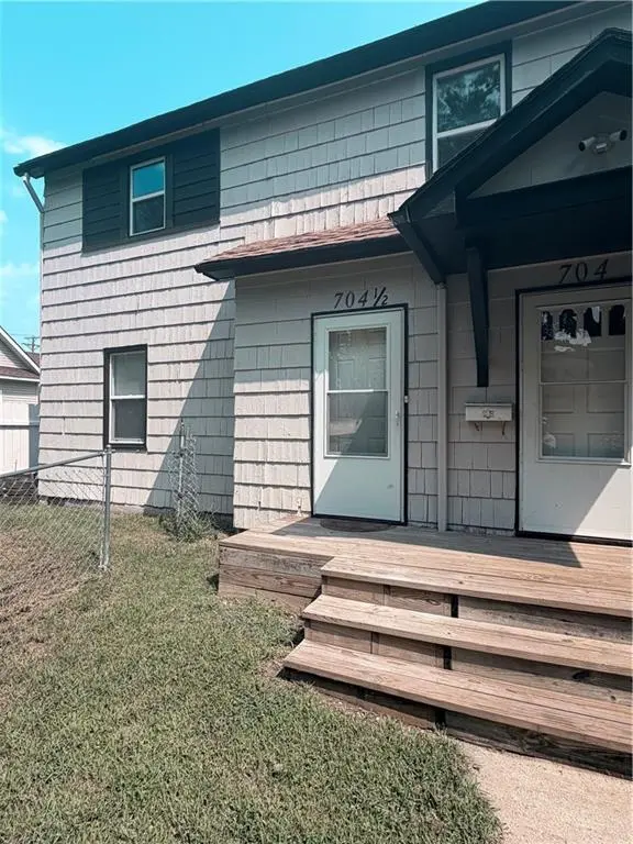 704 Rhodes AVE, Grandview, MO 64030