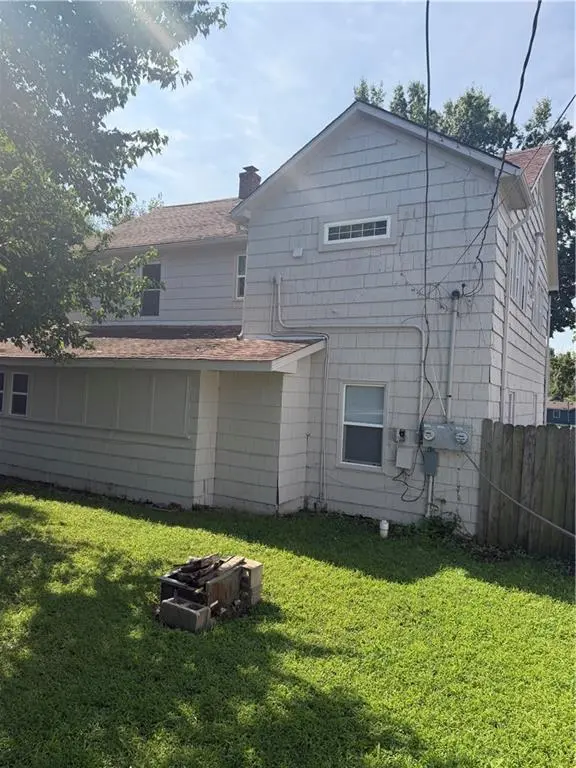 704 Rhodes AVE, Grandview, MO 64030