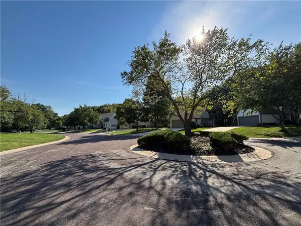 11905 Westgate CIR, Overland Park, KS 66213