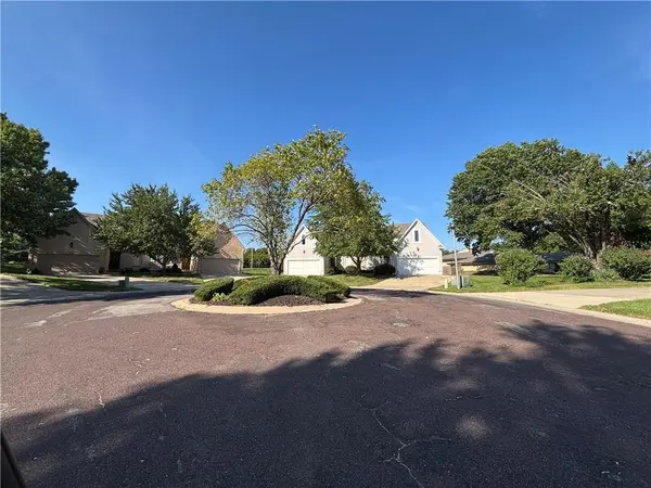 11905 Westgate CIR, Overland Park, KS 66213