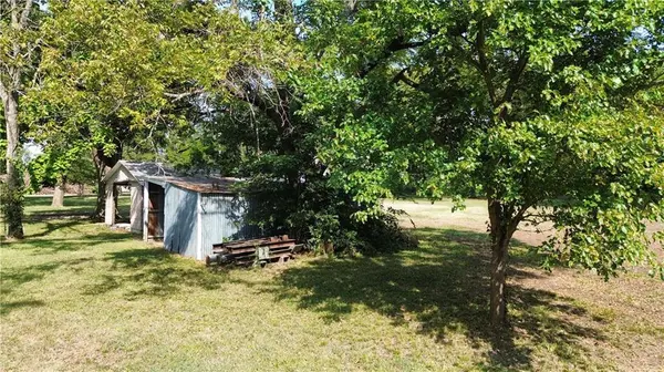 604 E Walnut ST, Blue Mound, KS 66010