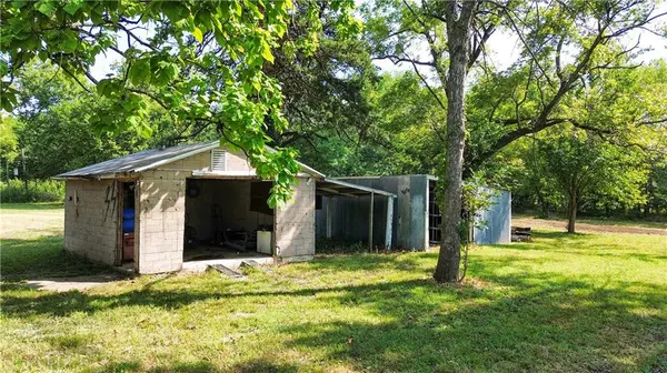 604 E Walnut ST, Blue Mound, KS 66010
