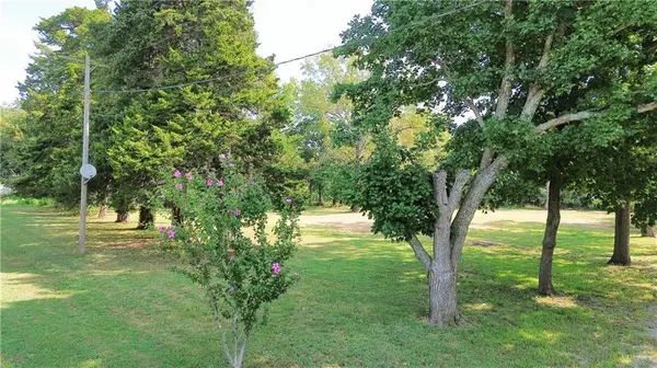 604 E Walnut ST, Blue Mound, KS 66010