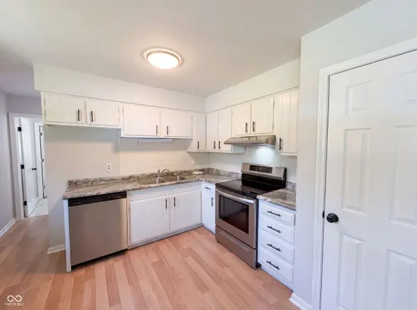 2883 S Wollenweber RD, New Palestine, IN 46163