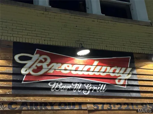 712 Broadway, Hannibal, MO 63401