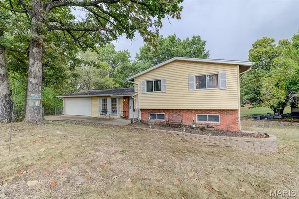 10 Park CIR, O'fallon, MO 63366