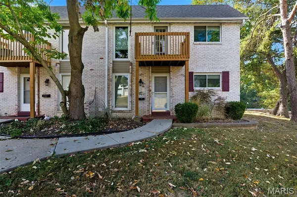 5788 Westphalia LN, Oakville, MO 63129