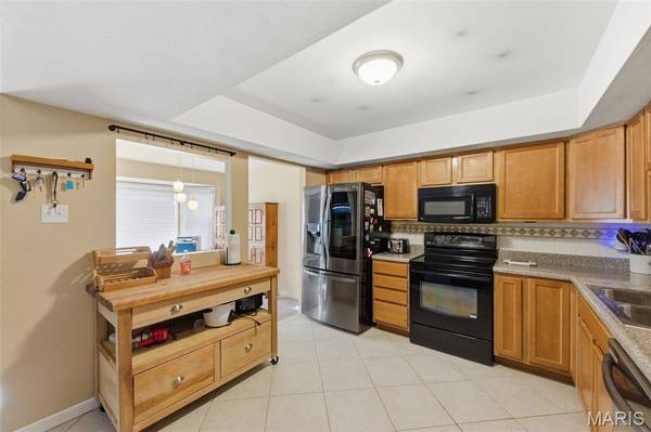 5788 Westphalia LN, Oakville, MO 63129