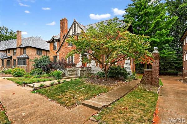 7224 Pershing AVE, University City, MO 63130
