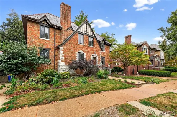 7224 Pershing AVE, University City, MO 63130
