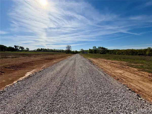1 Jackal RD, Potosi, MO 63664