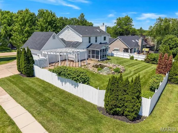 2100 Seven Oaks DR, St Charles, MO 63303