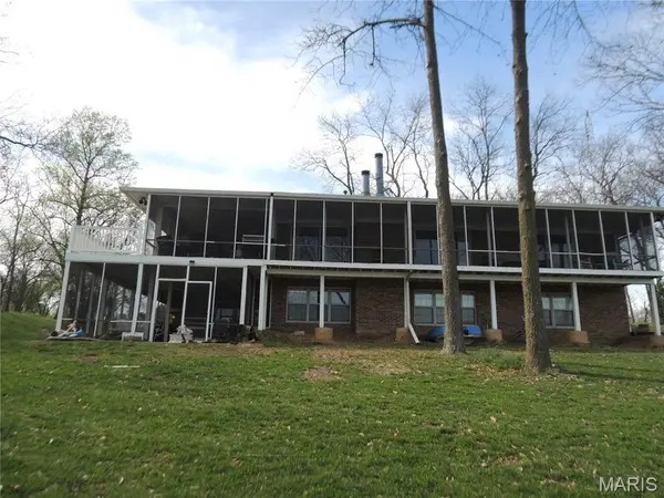 14 Denzel DR, Greenville, IL 62246
