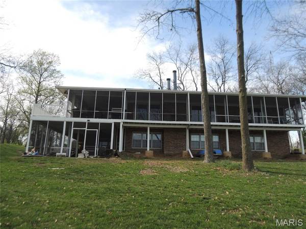 14 Denzel DR, Greenville, IL 62246