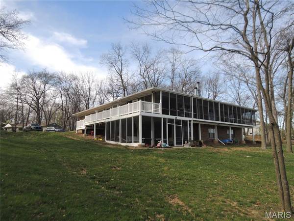 14 Denzel DR, Greenville, IL 62246