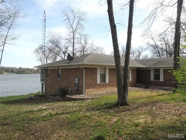 14 Denzel DR, Greenville, IL 62246
