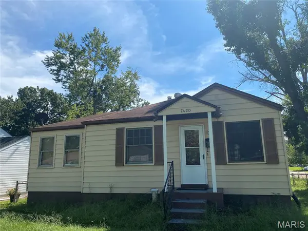 7420 Pleaseway DR, St Louis, MO 63136