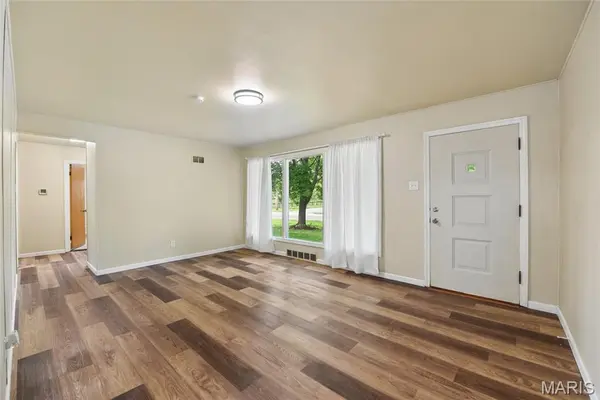 1150 Charbonier RD, Florissant, MO 63031
