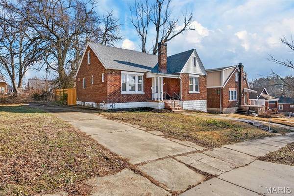 3816 Oakridge BLVD, St Louis, MO 63121