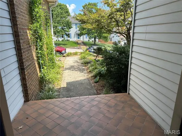 4 Grayson Ridge DR, Washington, MO 63090