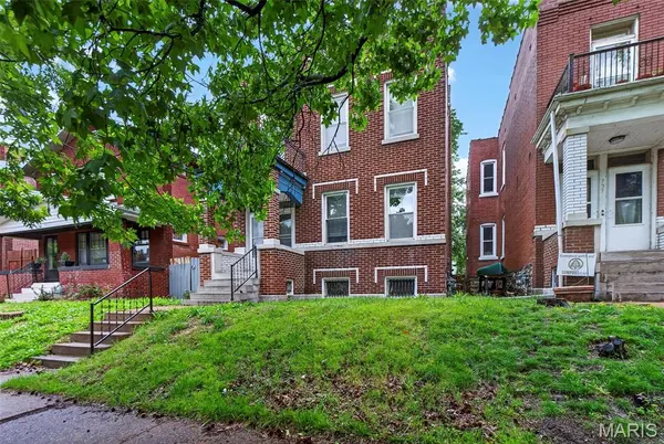 739 Dover PL, St Louis, MO 63111