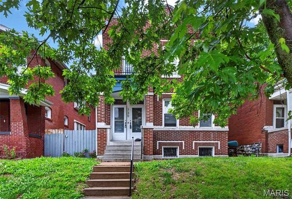 739 Dover PL, St Louis, MO 63111