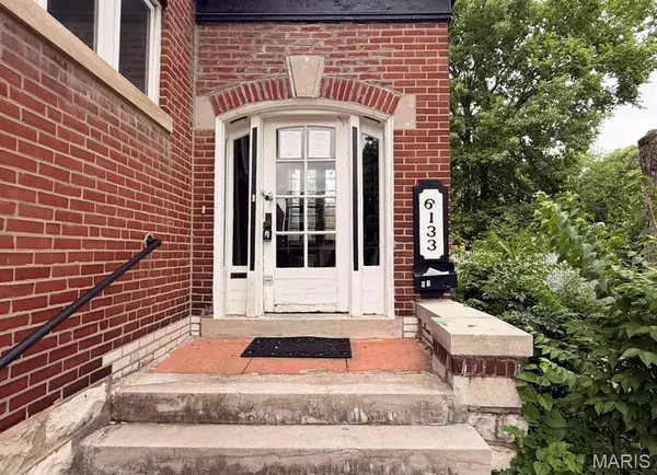6133 Waterman BLVD, St Louis, MO 63112