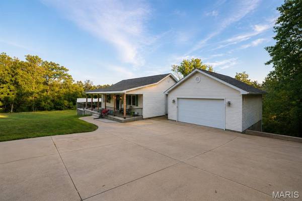 4714 Huntington DR, Farmington, MO 63640