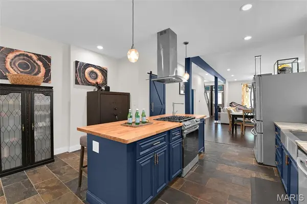 4033 Cleveland AVE, St Louis, MO 63110