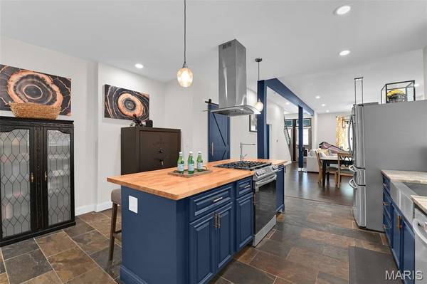 4033 Cleveland AVE, St Louis, MO 63110