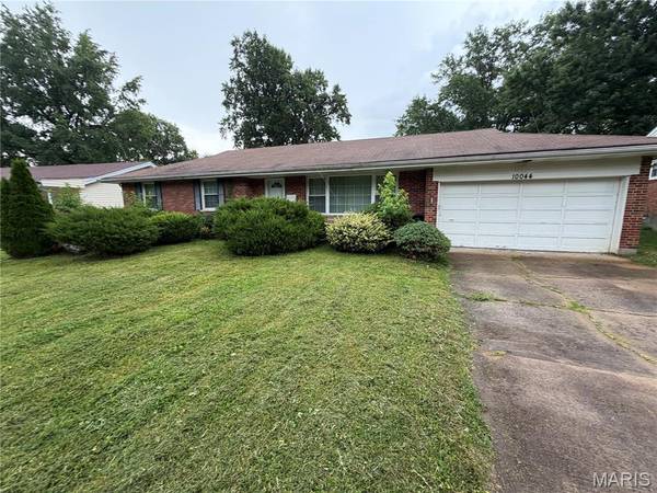 10044 Grosvenor DR, Riverview, MO 63137