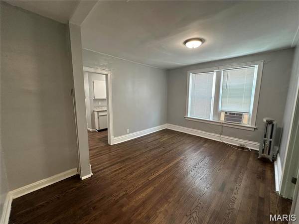 4950 Lindenwood AVE #1st Floor, St Louis, MO 63109