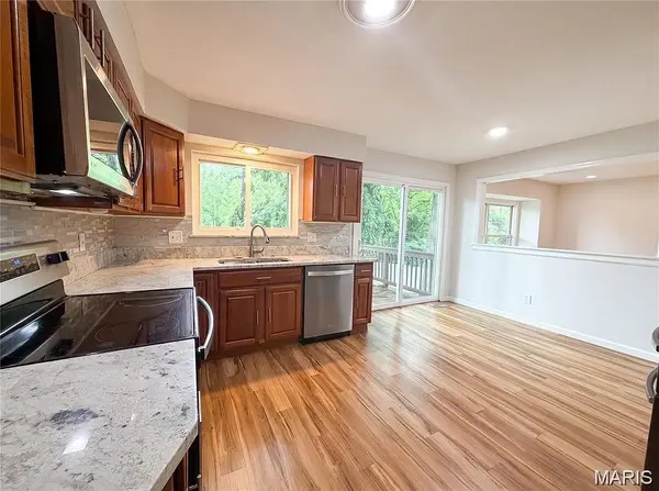 207 Renaldo DR, Chesterfield, MO 63017