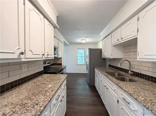 1825 NE Bren Mar Rd, Lee's Summit, MO 64086