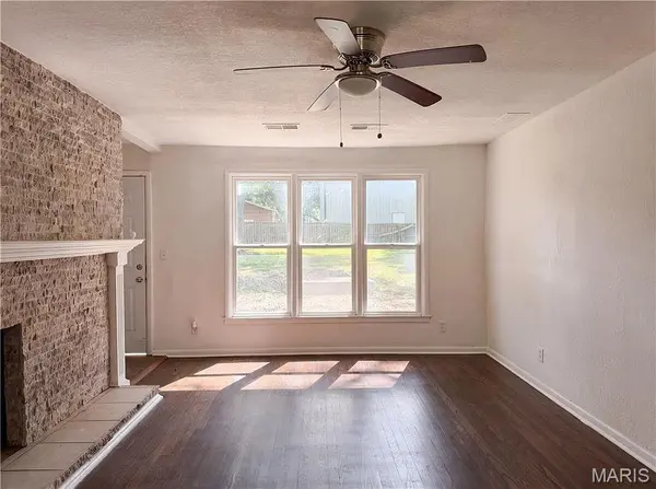 1825 NE Bren Mar Rd, Lee's Summit, MO 64086