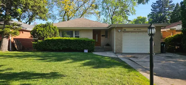 717 Oakton ST, Park Ridge, IL 60068