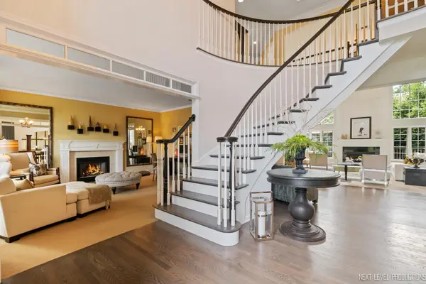203 Settlers CT, Naperville, IL 60565