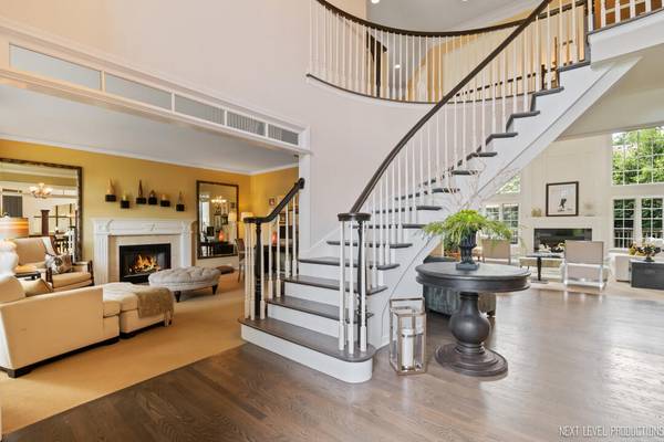 203 Settlers CT, Naperville, IL 60565