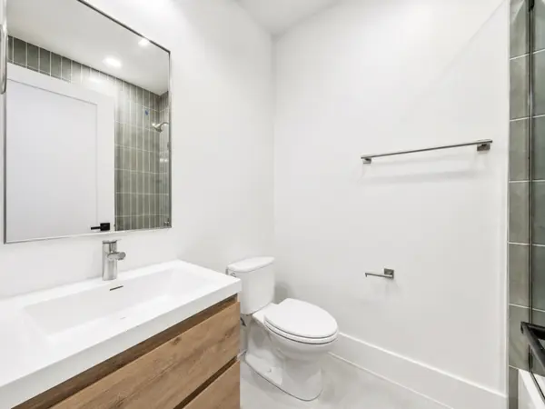 3644 W Cornelia AVE #1, Chicago, IL 60618